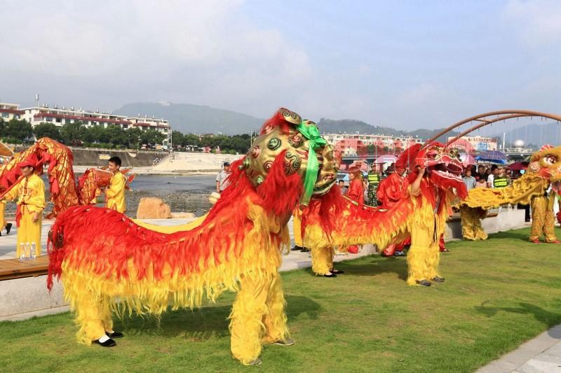 成都舞龙舞狮的中国民俗风
