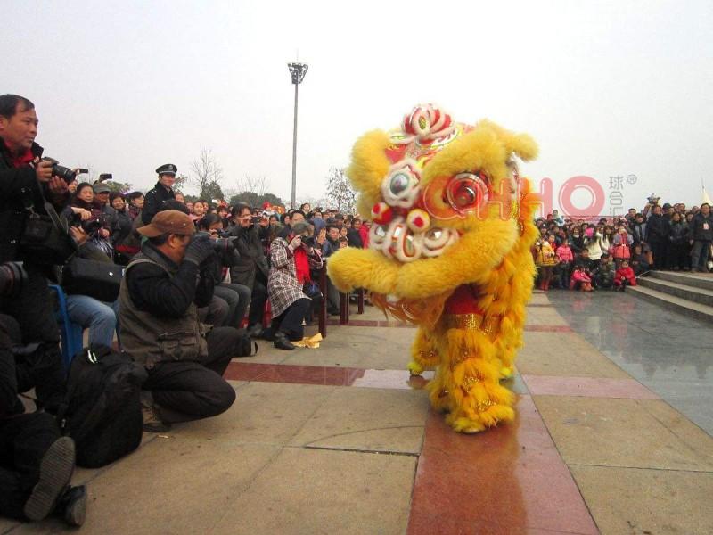 成都舞龙舞狮讲述中国的传统舞龙