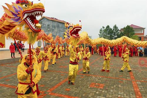 成都为什么舞狮中要舞龙灯 成都为什么舞狮中要舞龙灯