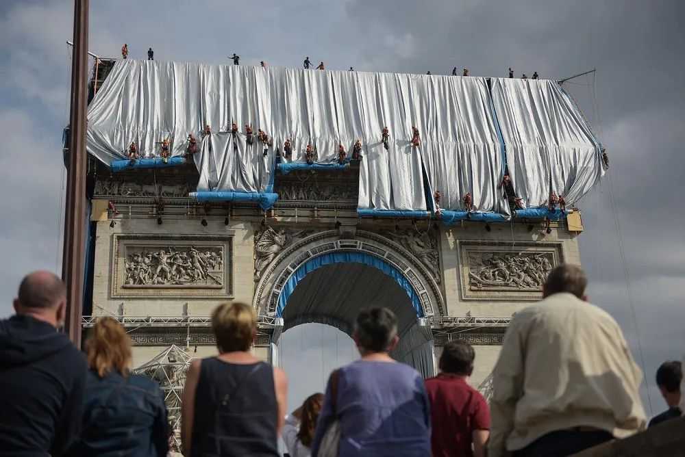 《包裹巴黎凯旋门》艺术项目特展览活动策划满是创作者的创作力和力量