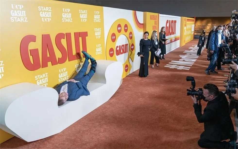 《煤气灯》首映式活动策划在艺术博物馆设置了22米长的红毯仪式背景